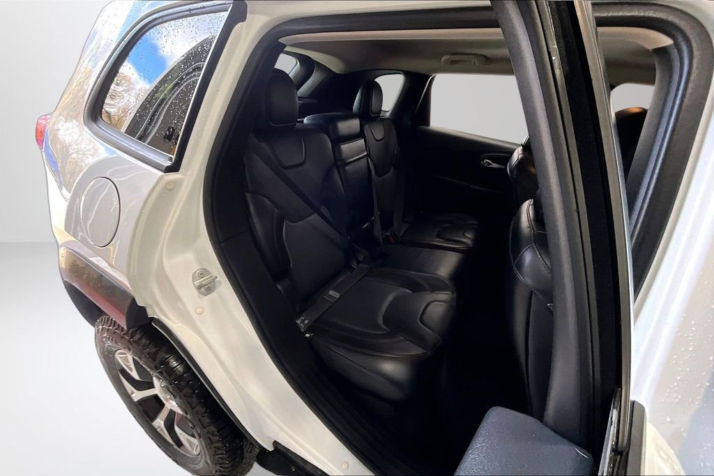 Used 2016 Jeep Cherokee Trailhawk w/ Leather Interior Group AWD/4WD image 25