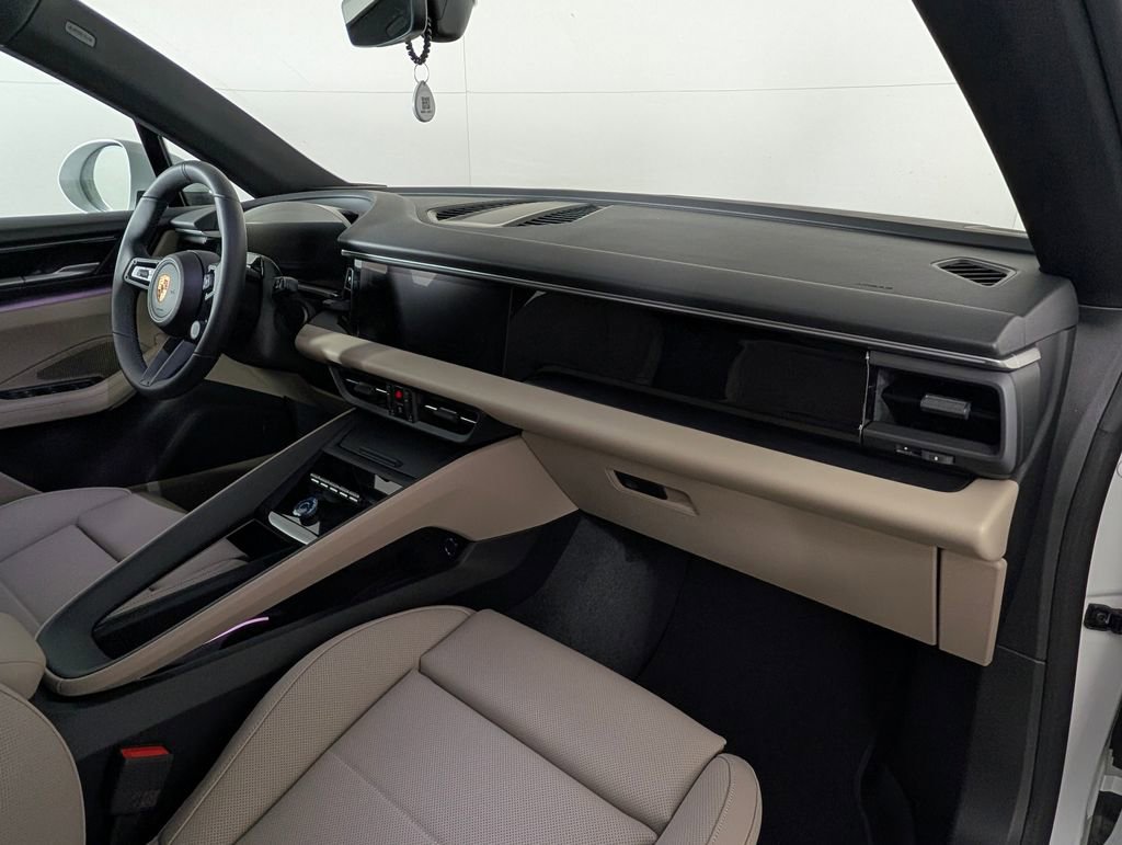 New 2026 Porsche Macan 4 Electric image 19