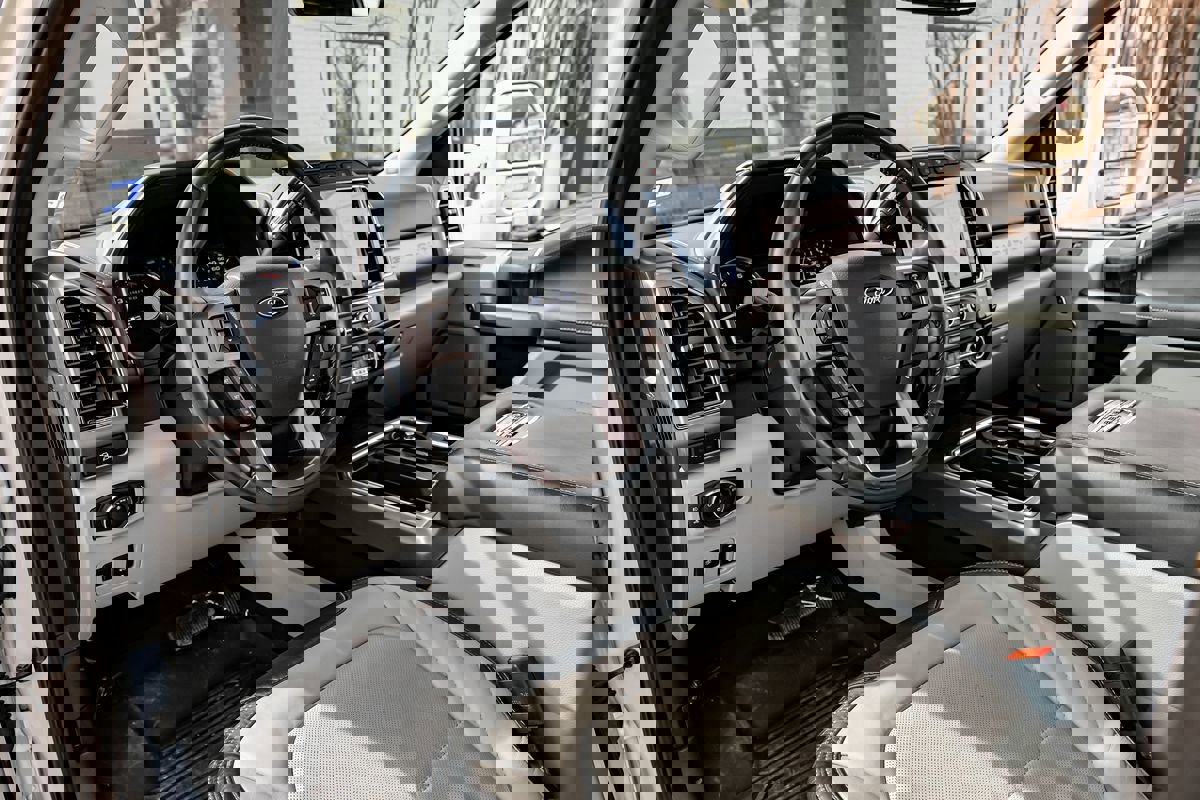 Used 2022 Ford F250 Limited image 3