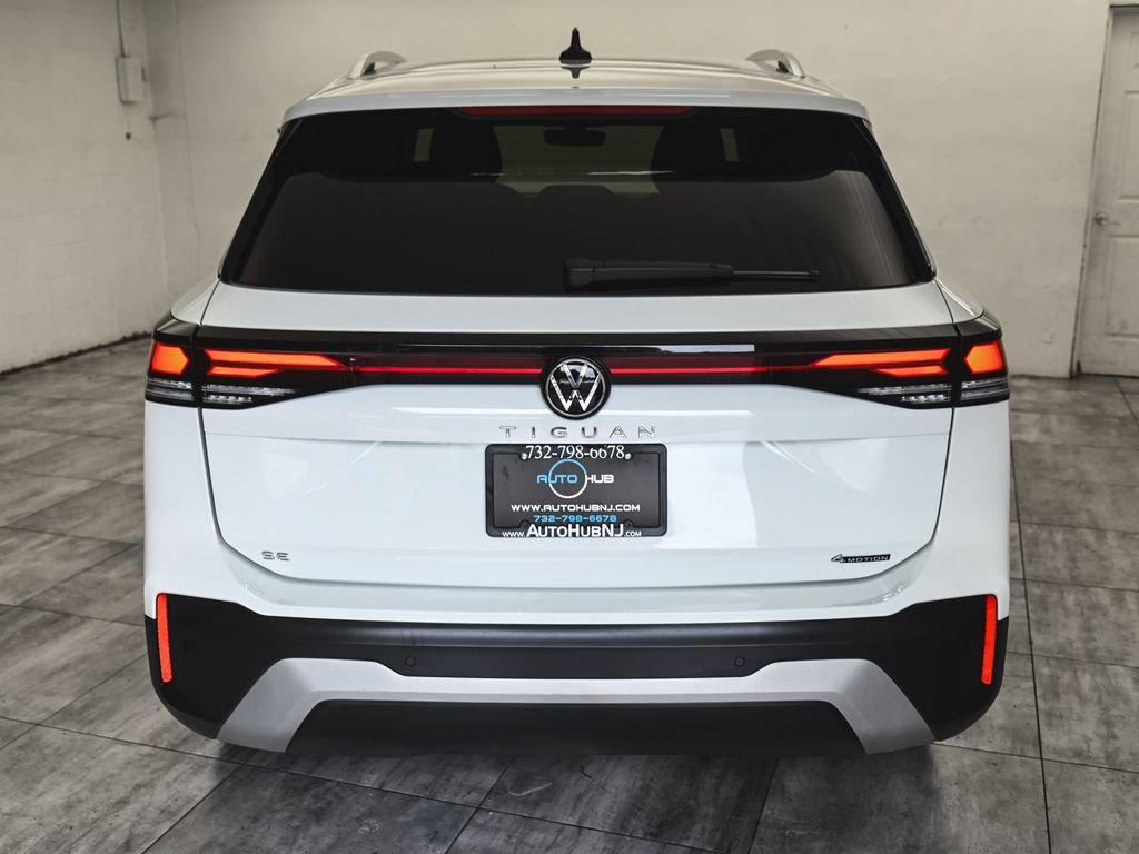 Used 2025 Volkswagen Tiguan SE AWD/4WD image 5