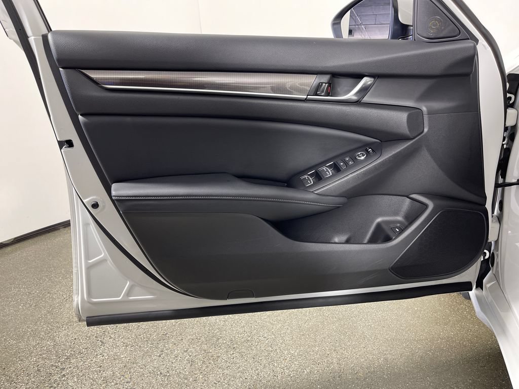 Used 2018 Honda Accord Sport image 19