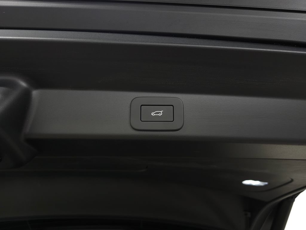 Used 2025 Land Rover Range Rover Sport Dynamic SE AWD/4WD image 6