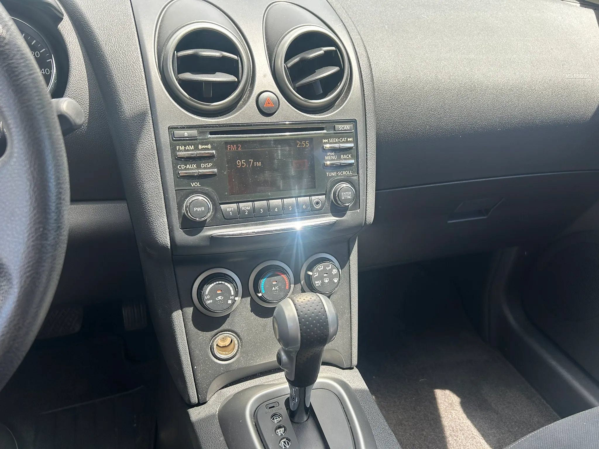 Used 2012 Nissan Rogue SV AWD/4WD image 27