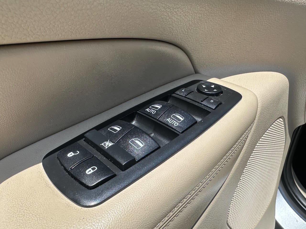 Used 2019 Jeep Grand Cherokee Laredo image 22