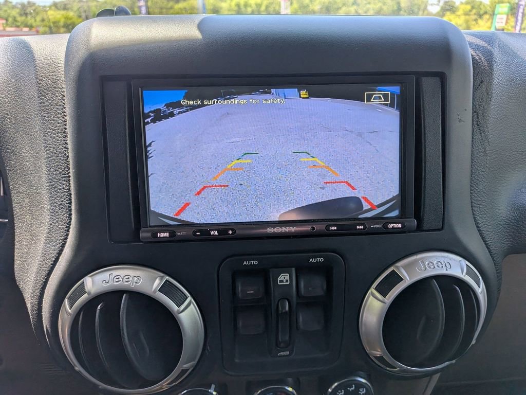 Used 2017 Jeep Wrangler Unlimited Sahara w/ Max Tow Package image 25