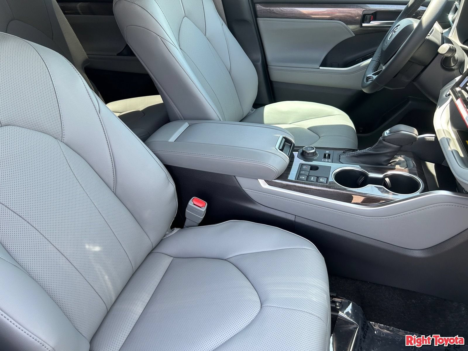 New 2026 Toyota Highlander Limited AWD/4WD image 12