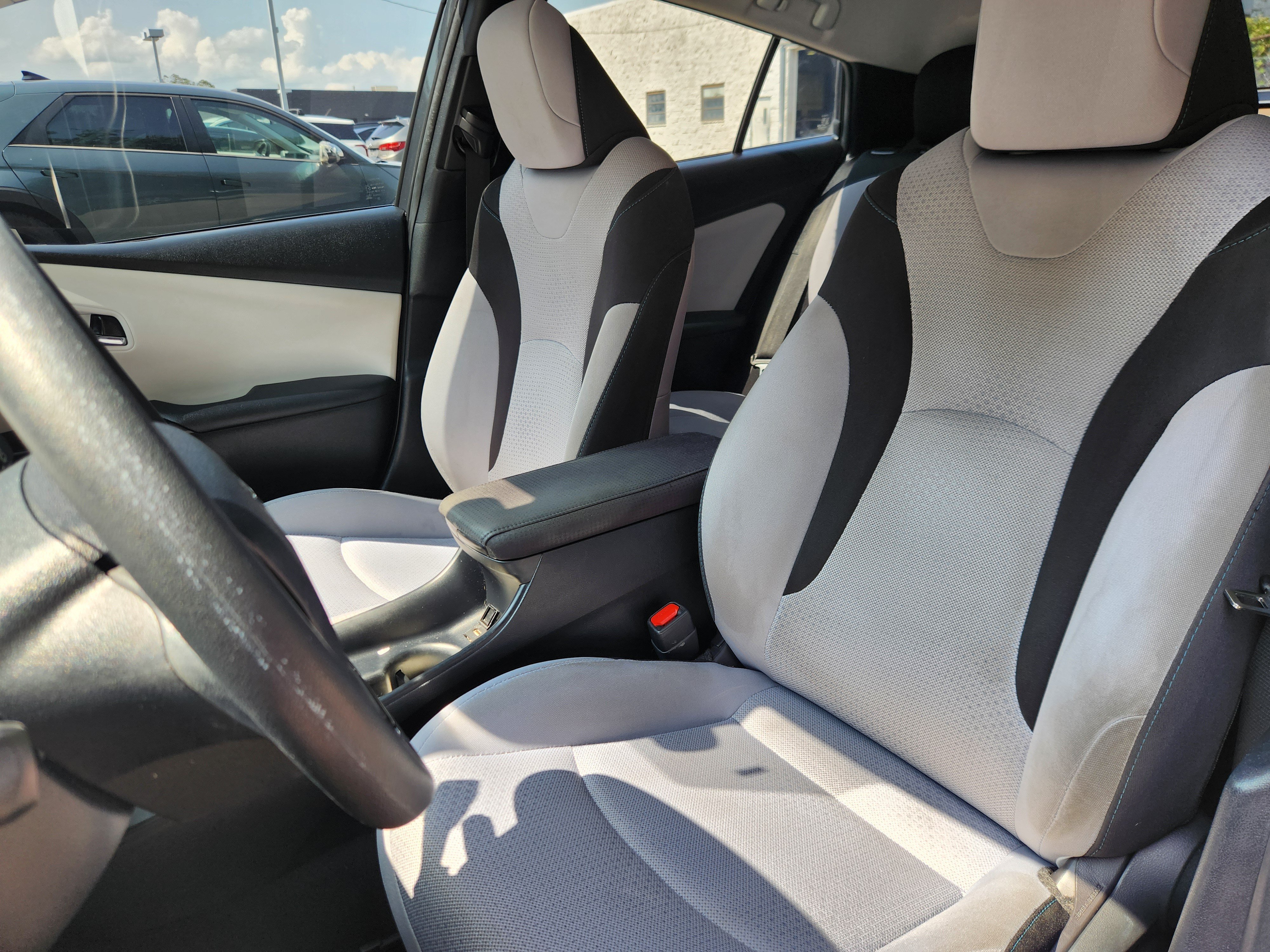Used 2022 Toyota Prius LE AWD/4WD image 7