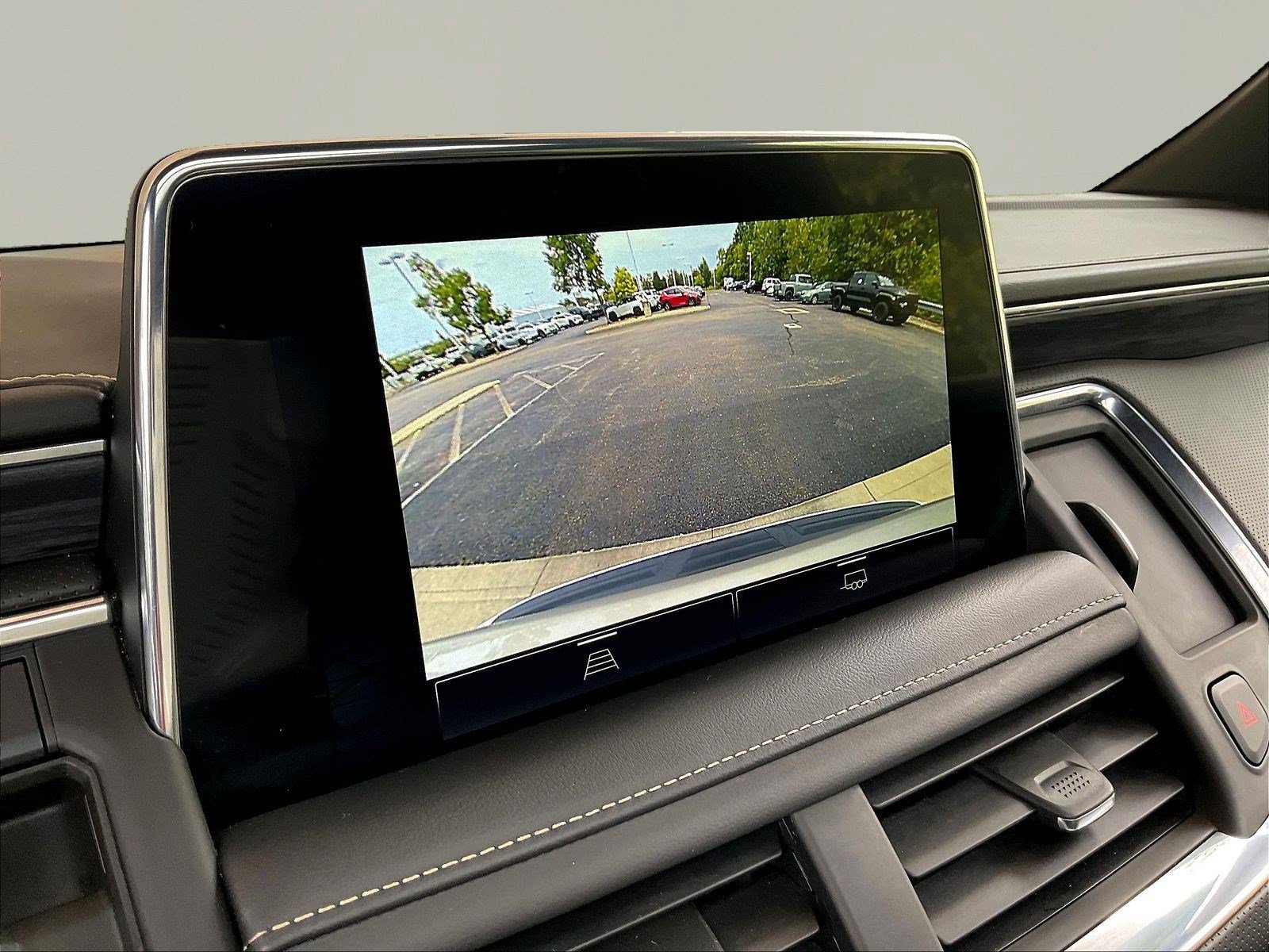 Used 2023 GMC Yukon SLT AWD/4WD image 14