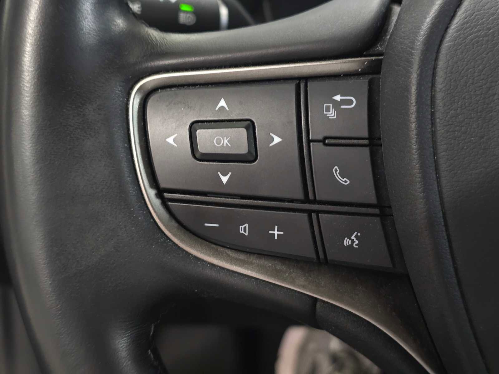 Used 2023 Lexus UX 250h FWD w/ Accessory Package (Z2) image 32