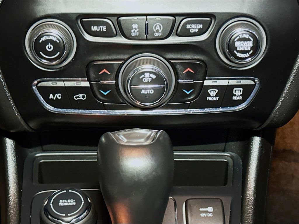 Certified 2021 Jeep Cherokee Limited w/ Elite Package AWD/4WD image 13