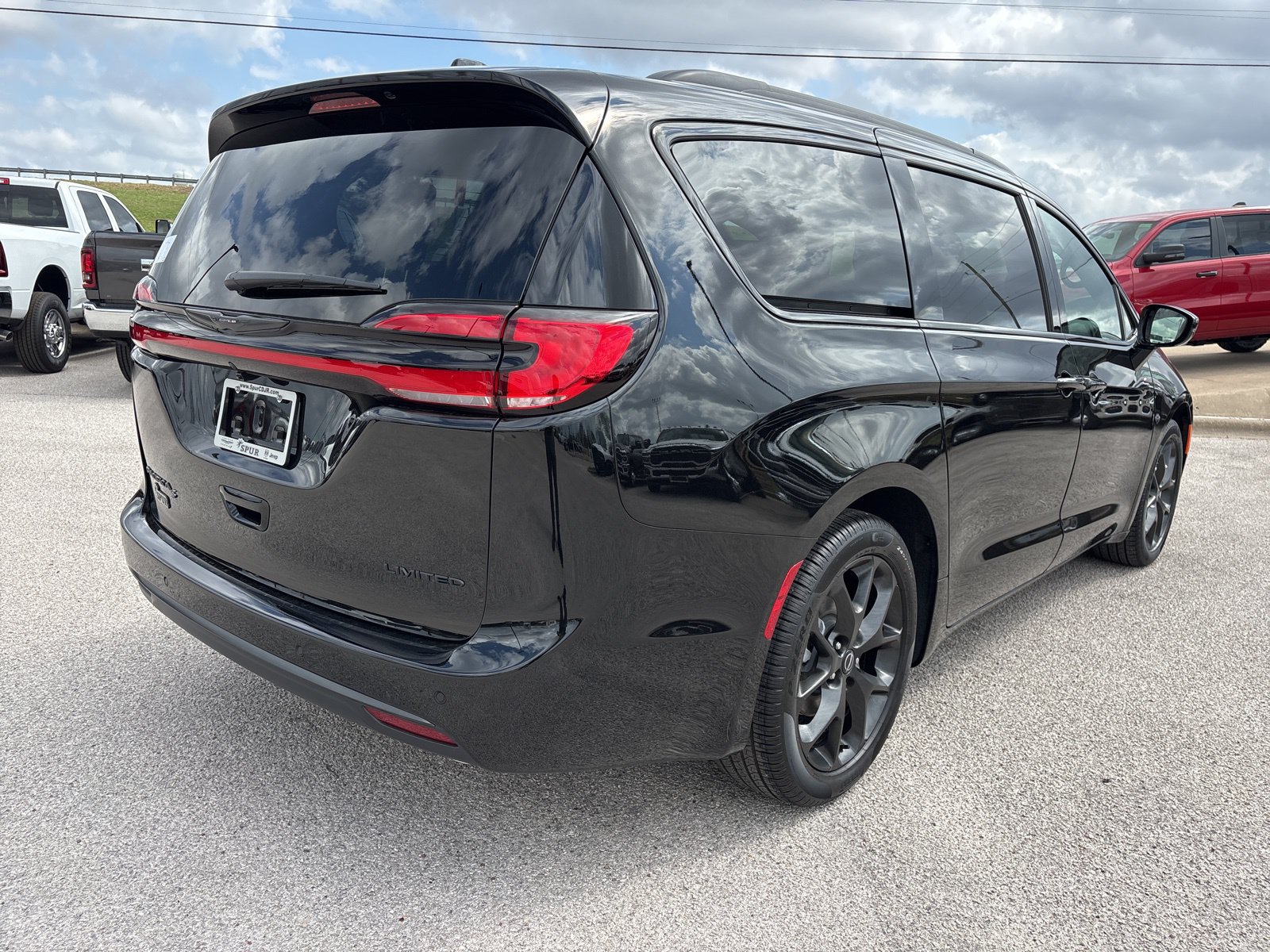 New 2026 Chrysler Pacifica Limited w/ S Appearance Package FWD image 6