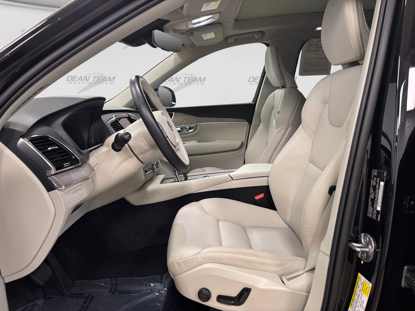 Used 2024 Volvo XC90 T8 Plus w/ Protection Package Premier AWD/4WD image 9