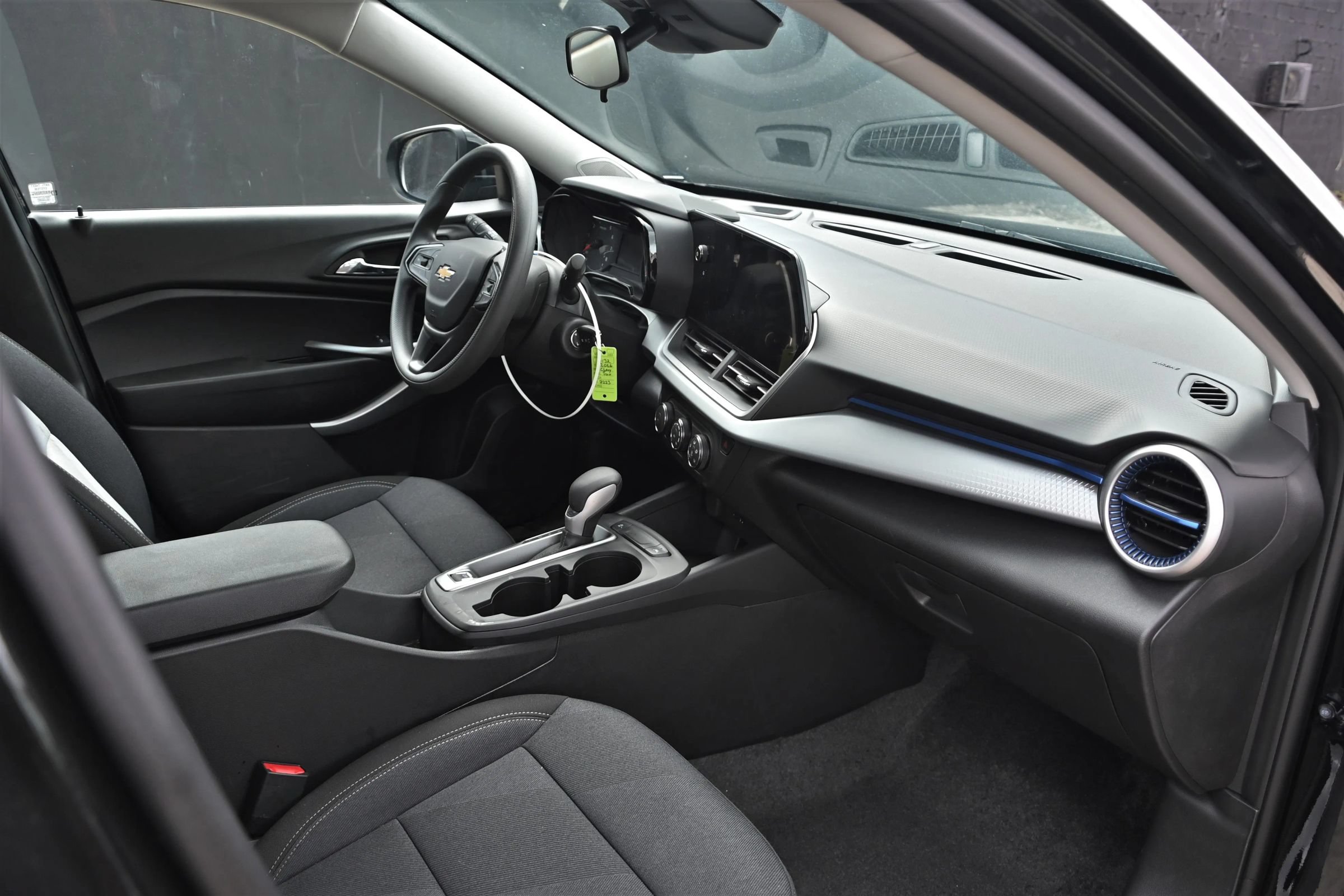 Used 2026 Chevrolet Trax LS w/ LS Convenience Package FWD image 16
