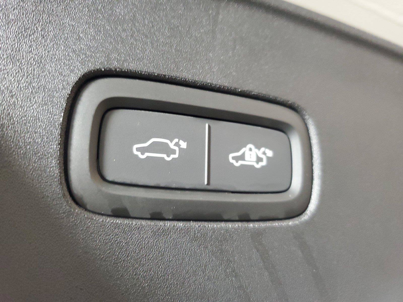 Certified 2025 Volvo EX90 Plus AWD/4WD image 10