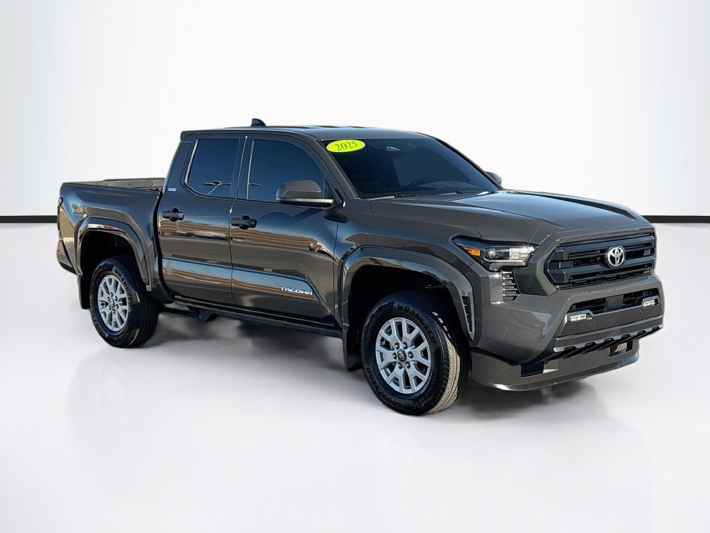 Used 2025 Toyota Tacoma SR5 AWD/4WD image 3