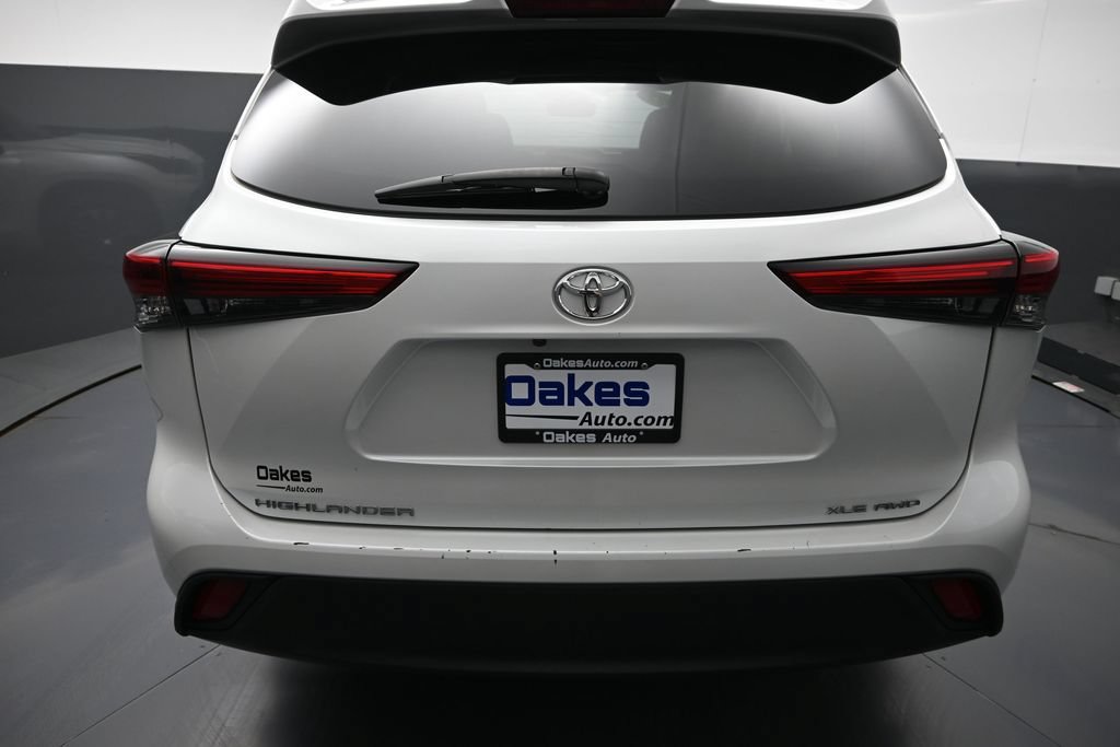 Used 2022 Toyota Highlander XLE AWD/4WD image 33