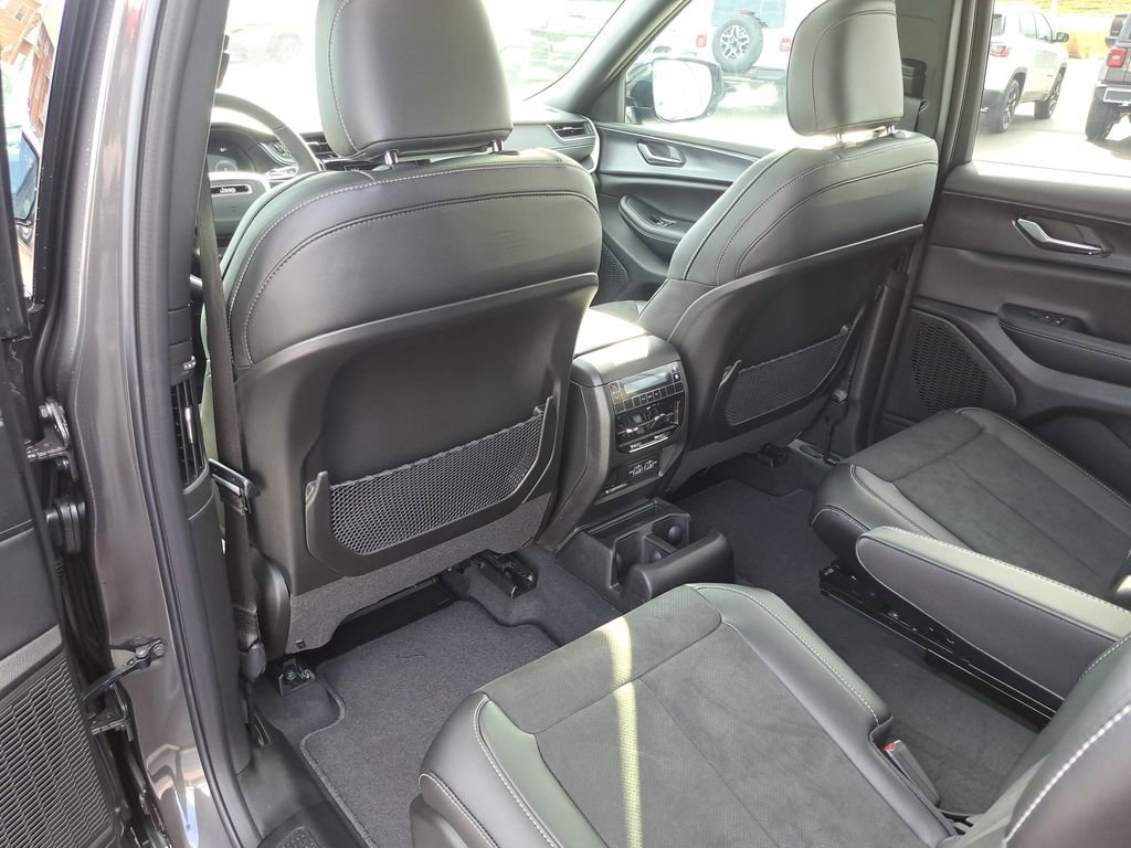 New 2025 Jeep Grand Cherokee L Altitude image 14