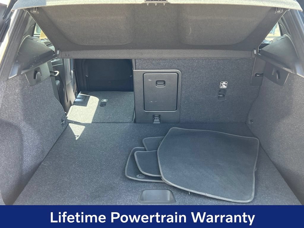 Certified 2026 Volvo XC40 B4 Core FWD image 25