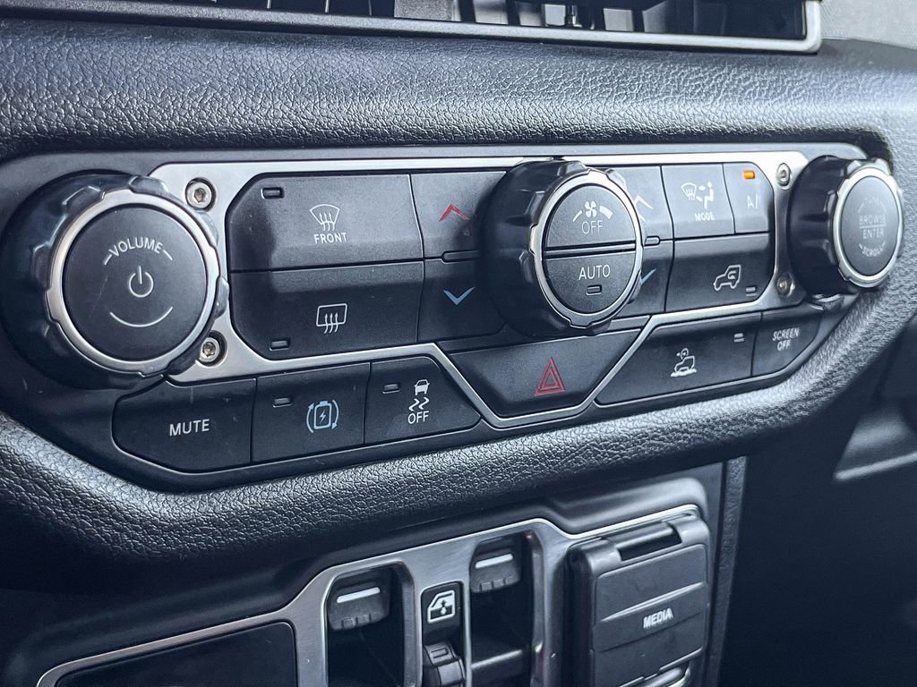 Used 2024 Jeep Wrangler Unlimited image 26