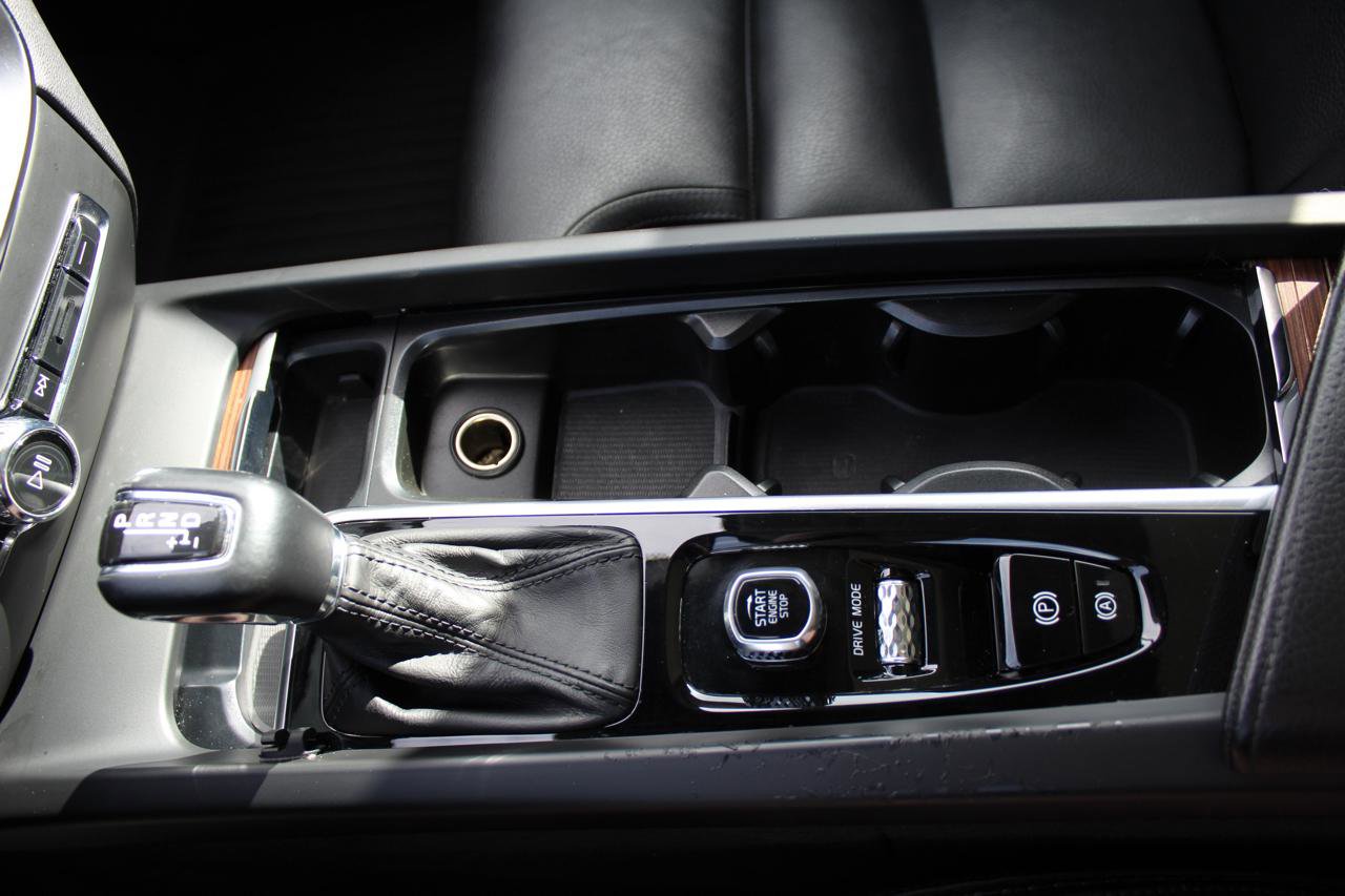 Used 2020 Volvo V60 T5 Cross Country image 20