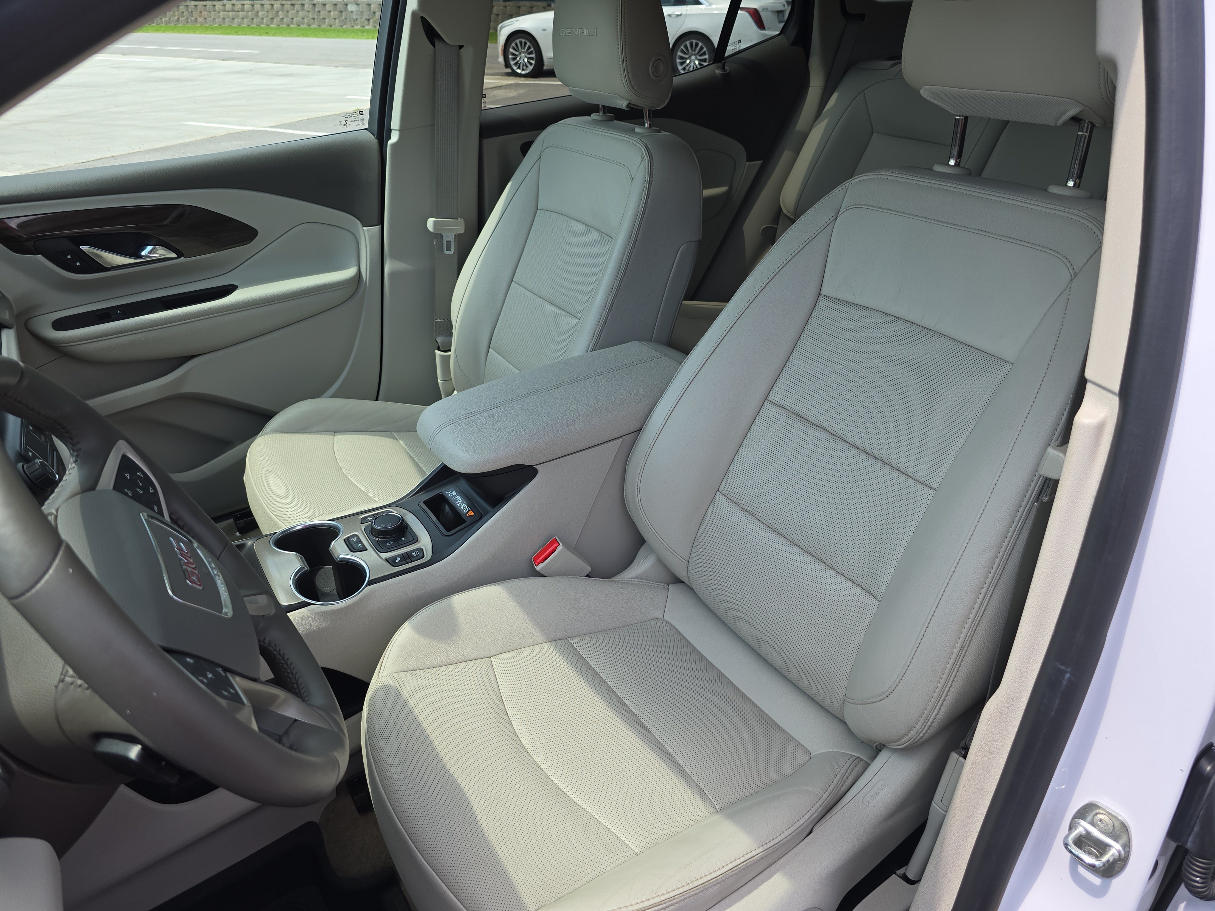 Used 2020 GMC Terrain Denali w/ Denali Premium Package FWD image 14