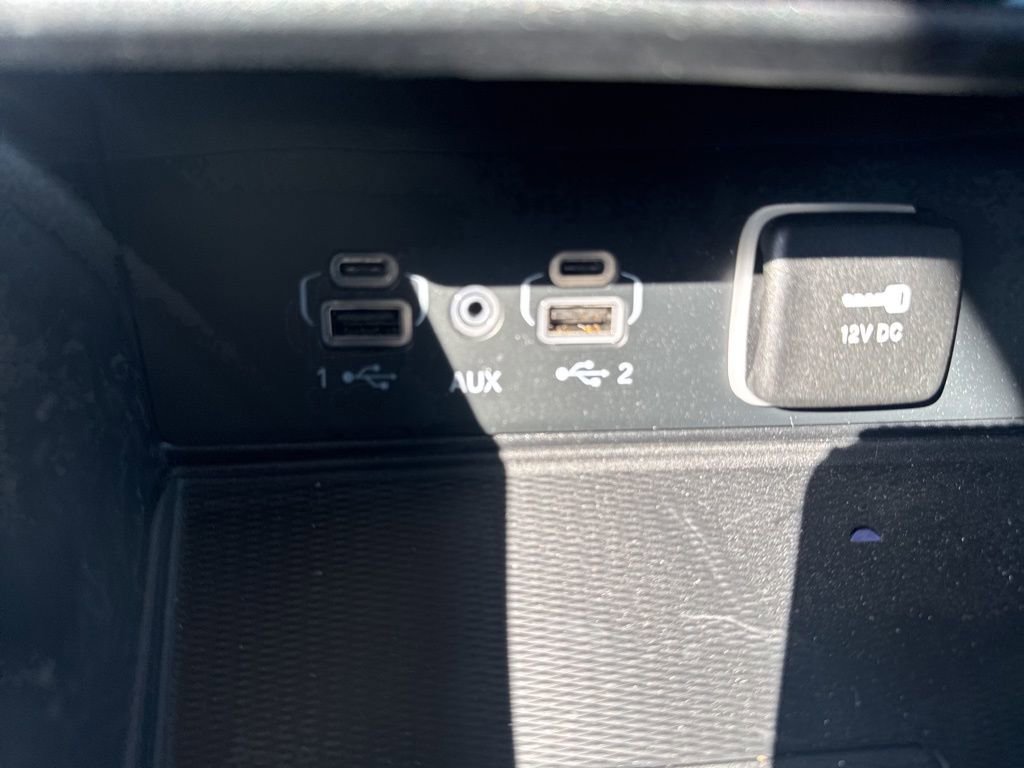 Used 2025 Jeep Grand Cherokee Laredo w/ Luxury Tech Group I image 19