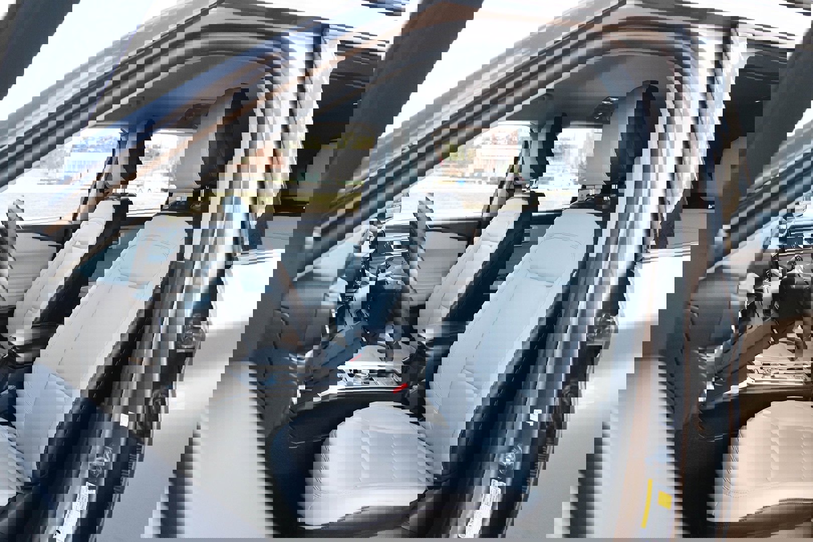 Used 2021 Ford Explorer XLT w/ Equipment Group 202A image 15