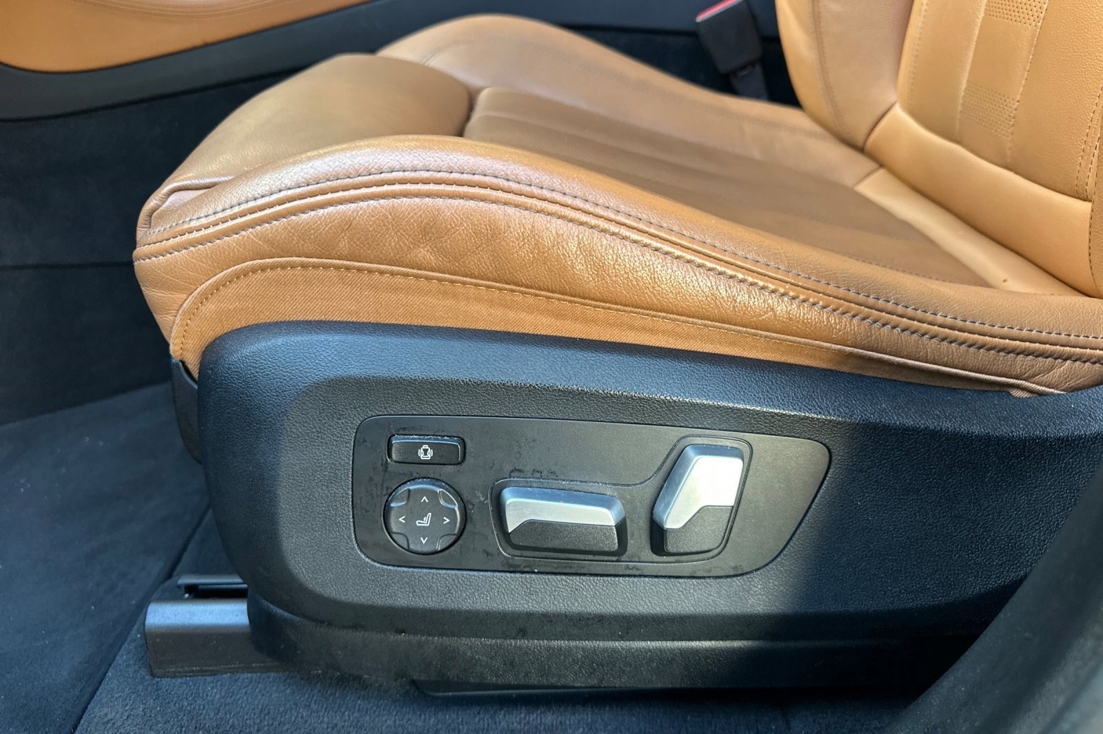 Used 2022 BMW X5 xDrive40i w/ M Sport Package image 14