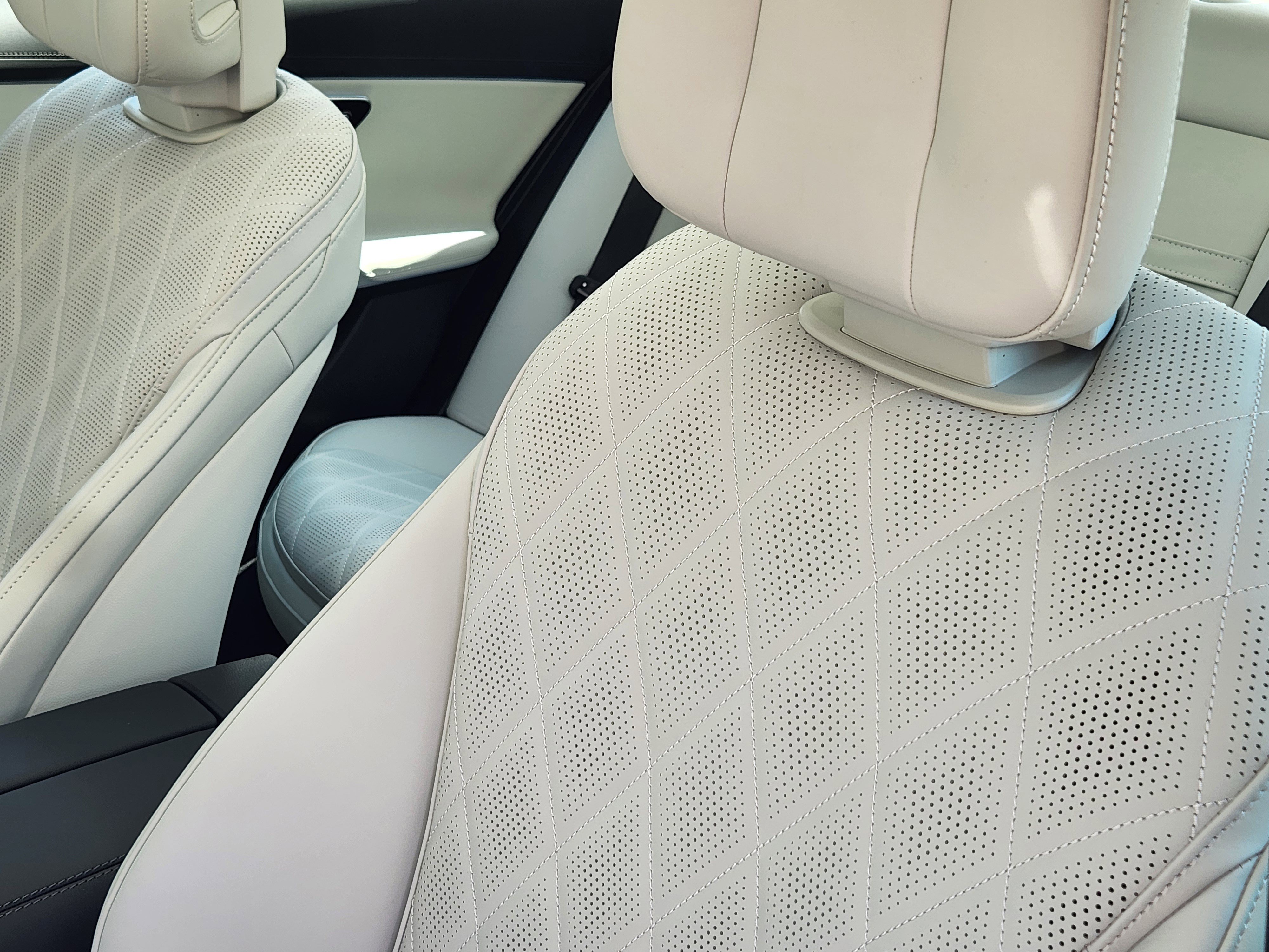 New 2026 Mercedes-Benz E 350 4MATIC Sedan image 16
