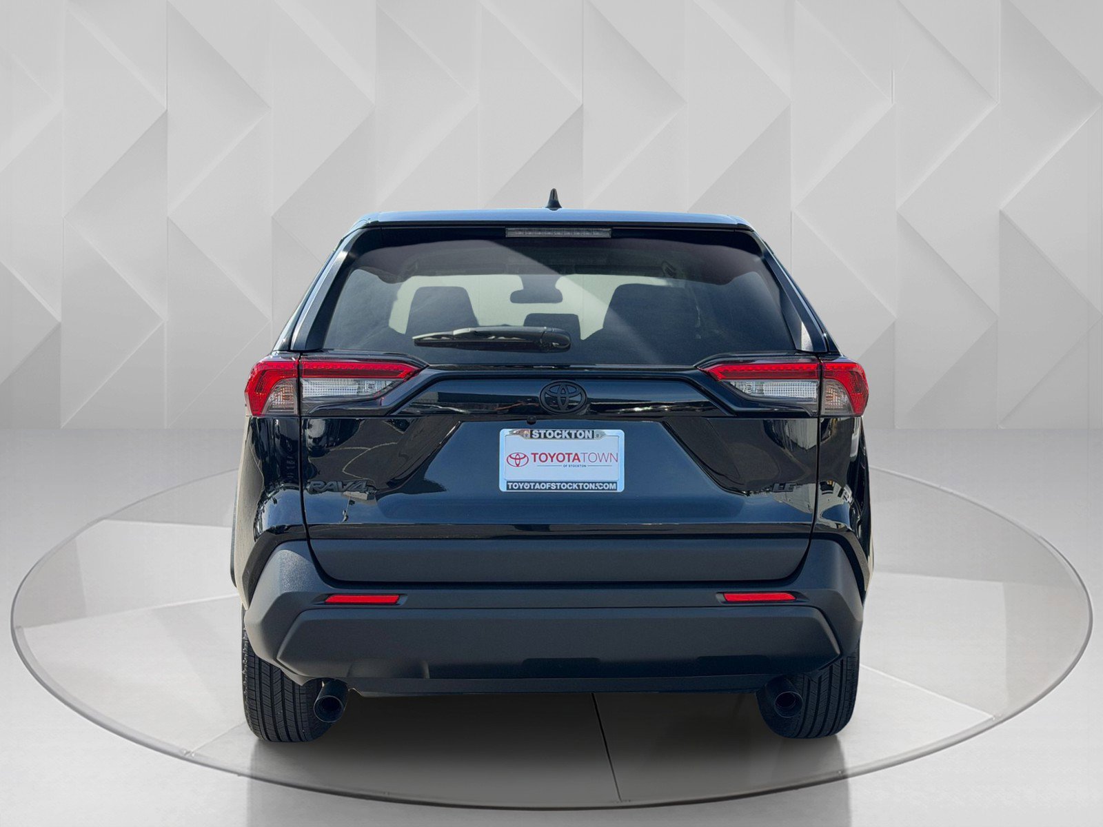 Used 2025 Toyota RAV4 LE image 4