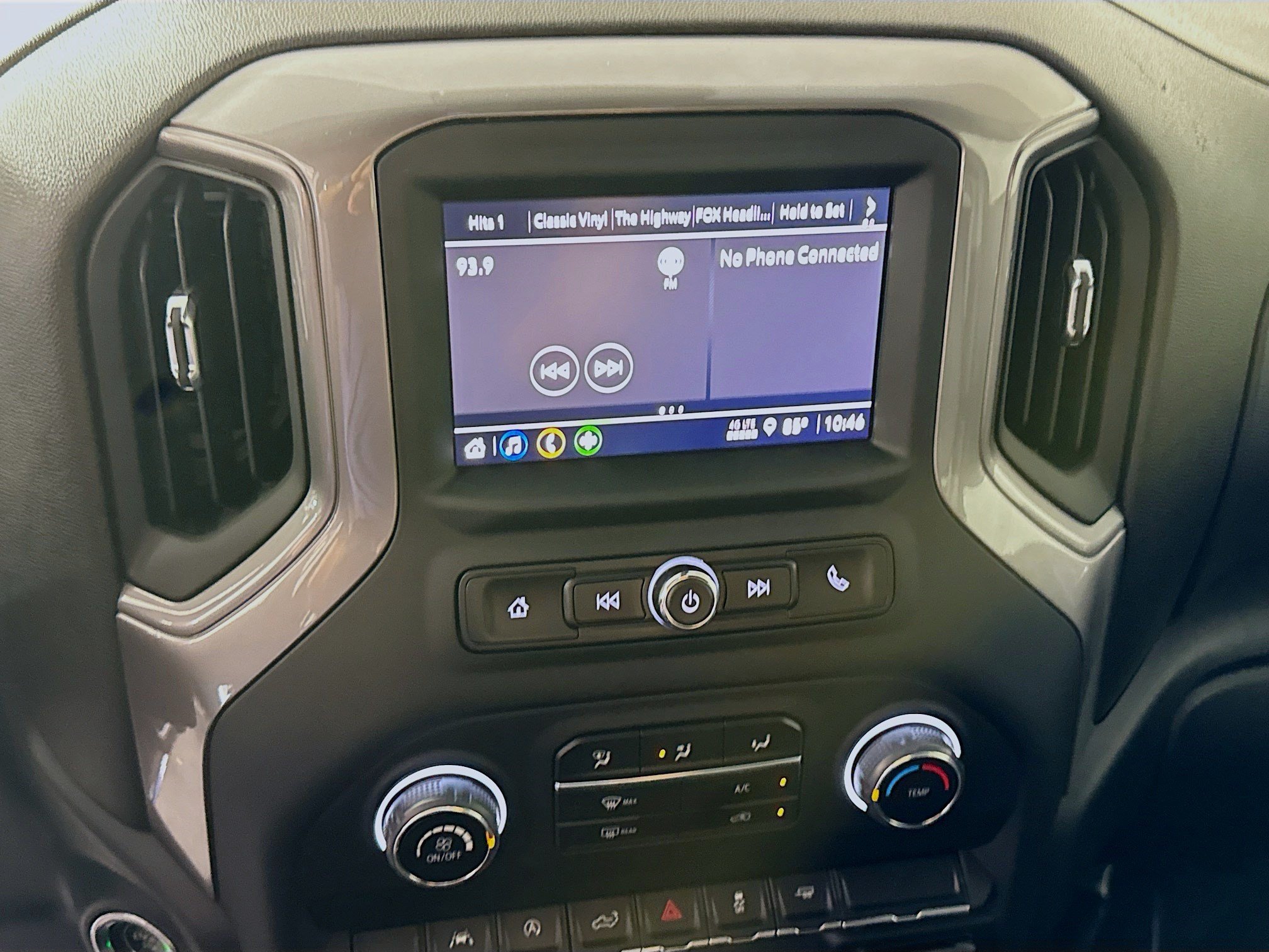 Used 2023 Chevrolet Silverado 1500 Custom RWD image 17
