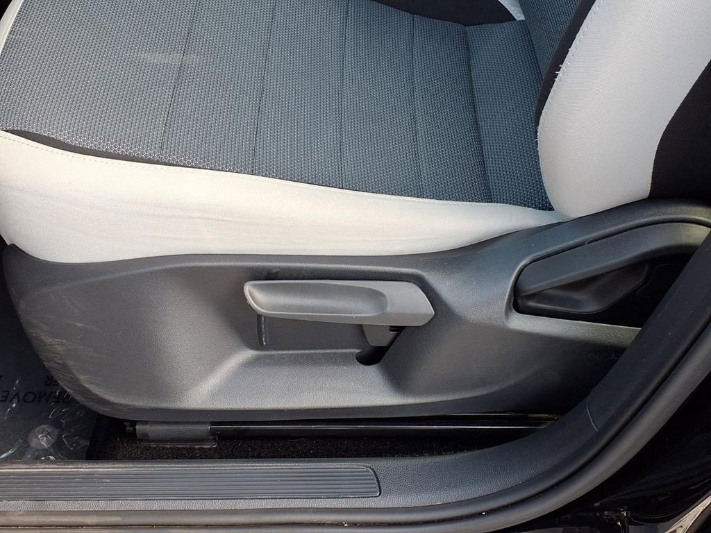 Used 2025 Volkswagen Taos S AWD/4WD image 4