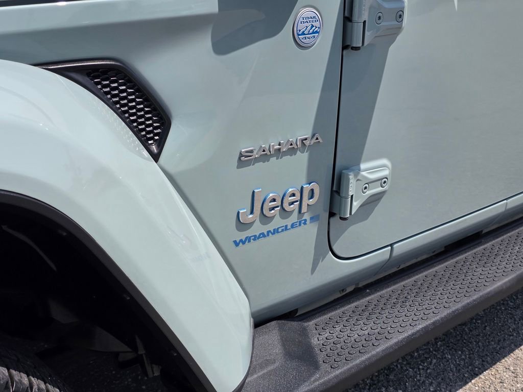 Used 2023 Jeep Wrangler Unlimited Sahara AWD/4WD image 11