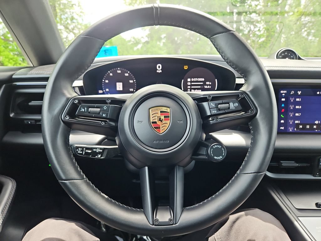 Certified 2025 Porsche Macan 4S Electric AWD/4WD image 36