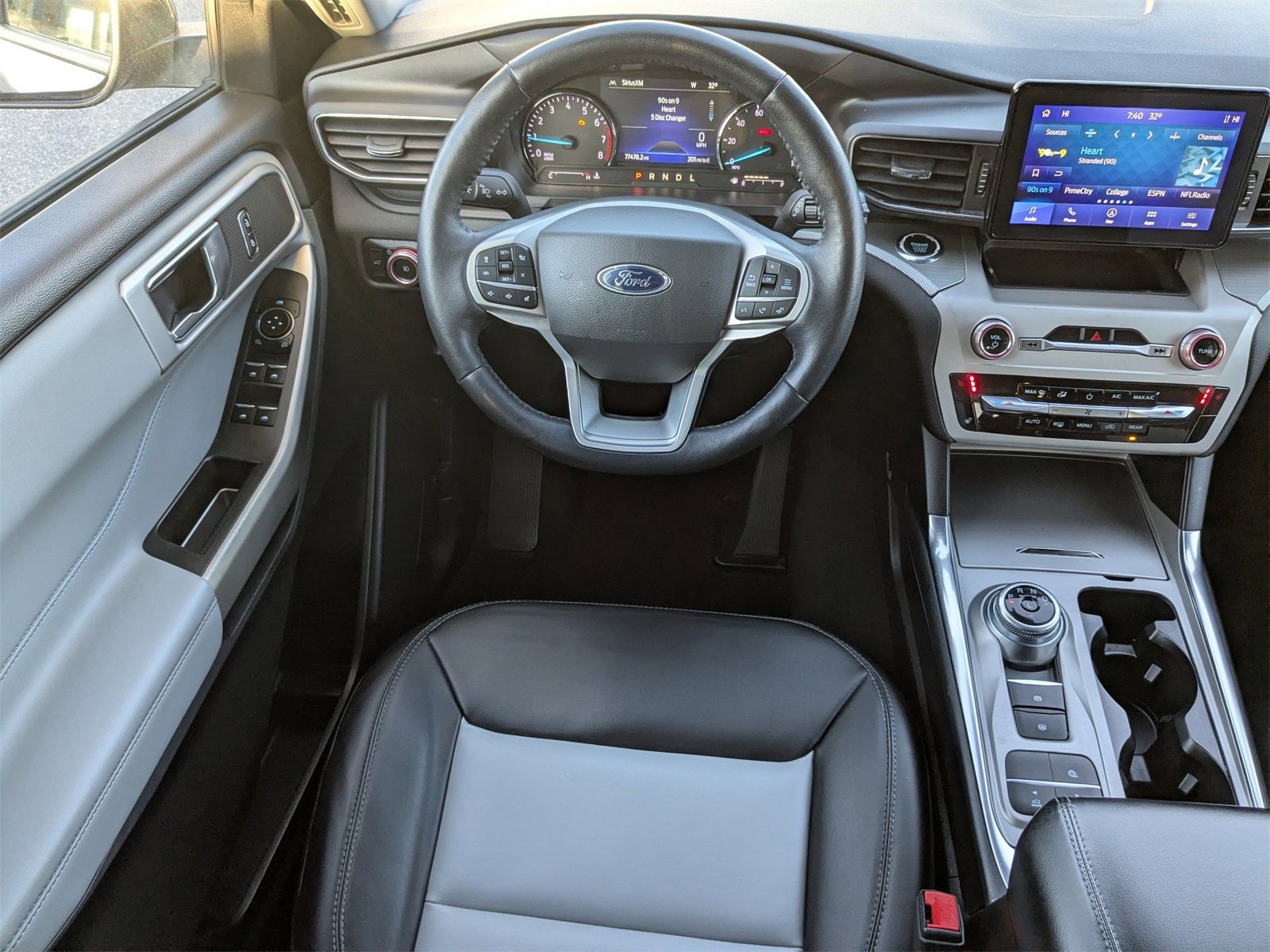 Used 2022 Ford Explorer XLT w/ Equipment Group 202A image 18