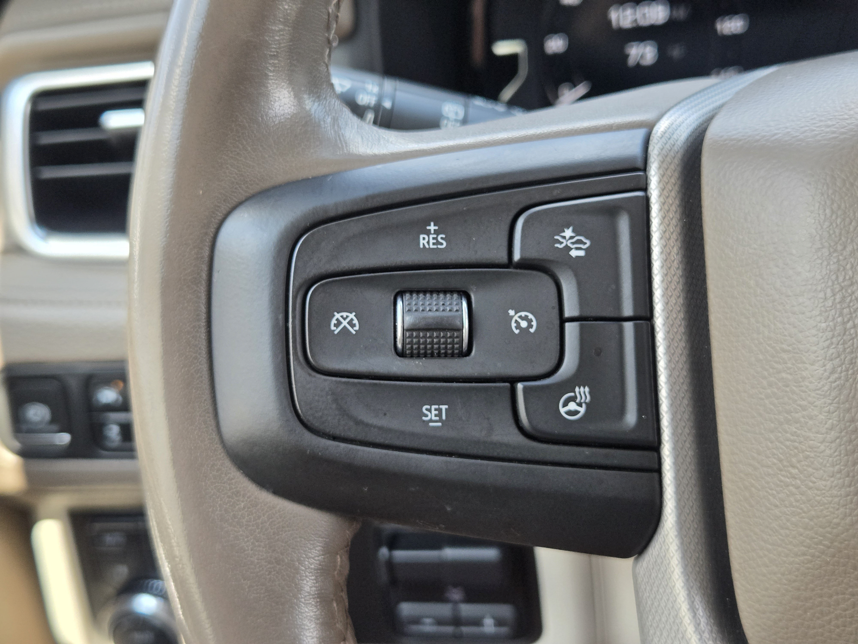 Used 2022 GMC Yukon Denali w/ Denali Premium Package AWD/4WD image 22