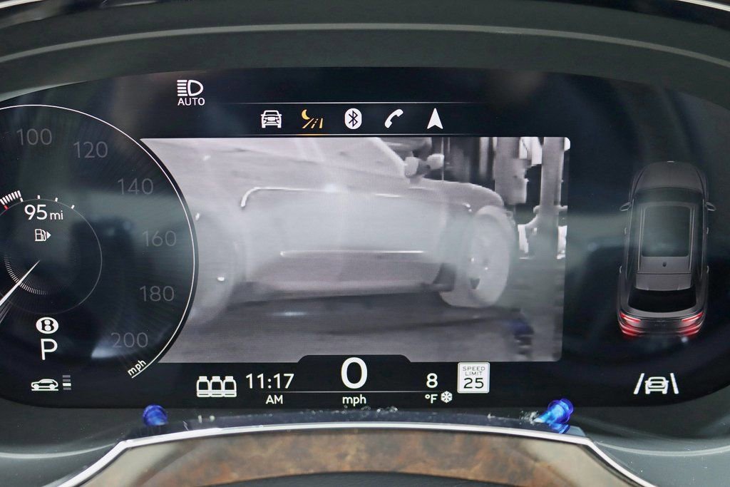 Used 2022 Bentley Bentayga image 19