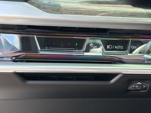 Used 2025 BMW i7 eDrive50 w/ Premium Package RWD image 34