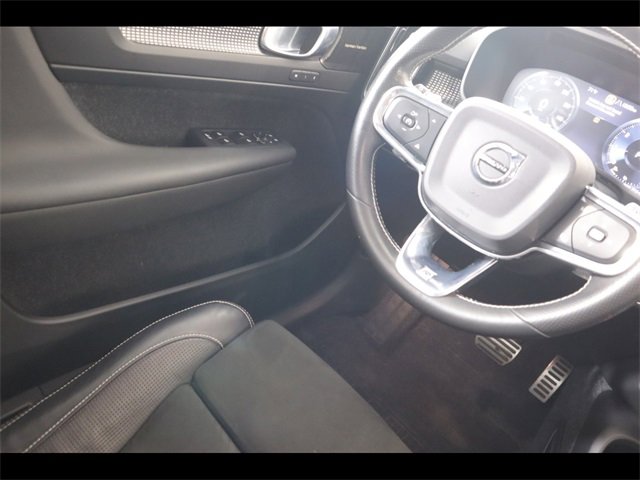 Used 2019 Volvo XC40 T5 Momentum image 21