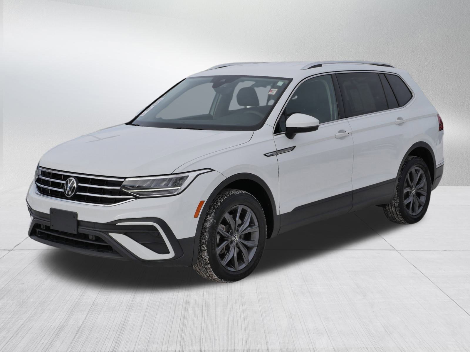 Certified 2022 Volkswagen Tiguan SE image 3