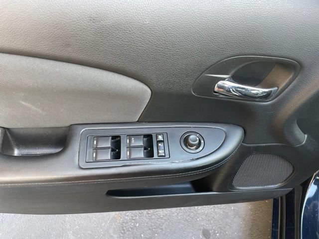 Used 2011 Chrysler 200 Touring FWD image 17