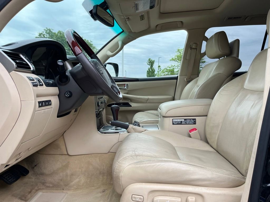 Used 2013 Lexus LX 570 4WD w/ Luxury Pkg image 14