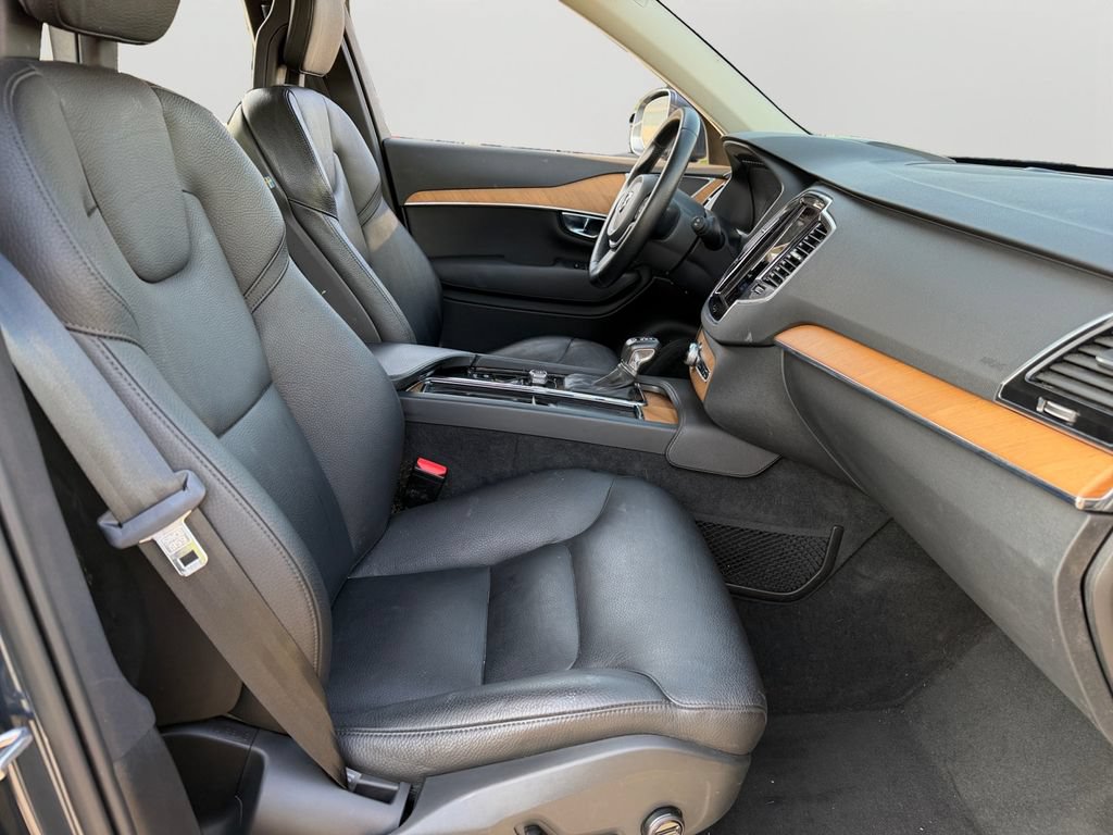 Used 2021 Volvo XC90 T6 Momentum AWD/4WD image 8