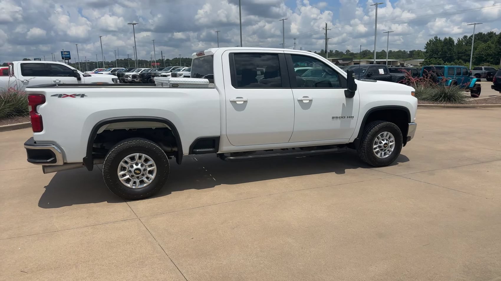Used 2021 Chevrolet Silverado 2500 LT AWD/4WD image 9