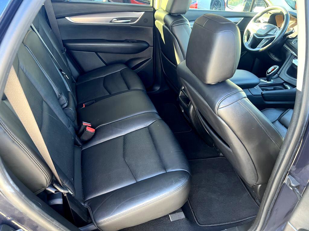 Used 2017 Cadillac XT5 Luxury w/ Driver Awareness Package image 11