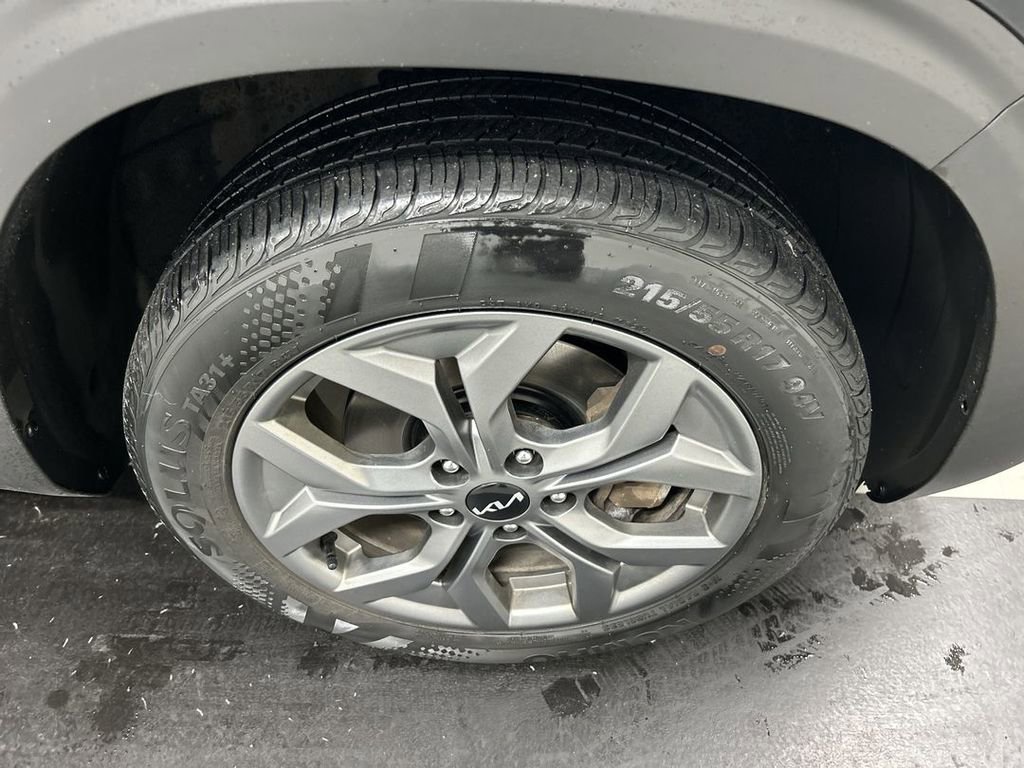 Certified 2024 Kia Seltos LX AWD/4WD image 8