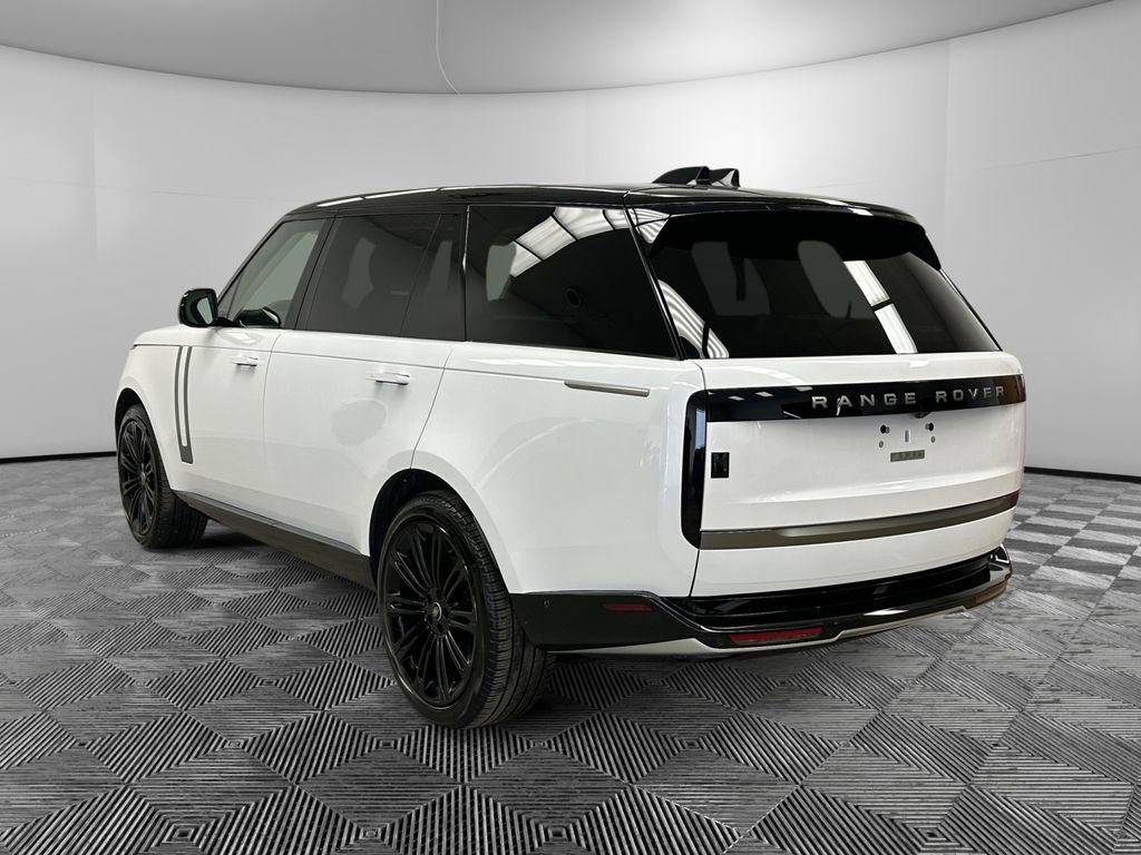 Used 2024 Land Rover Range Rover Long Wheelbase SE image 3