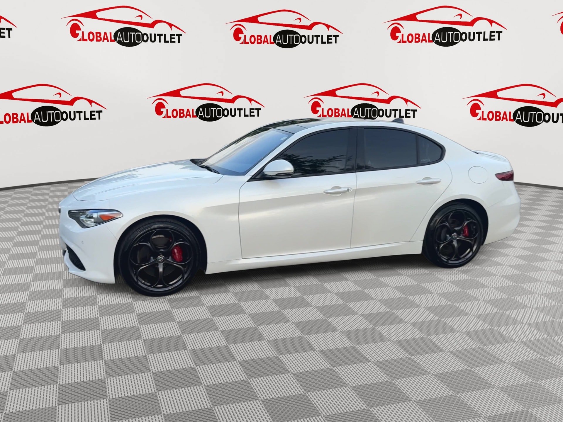 Used 2018 Alfa Romeo Giulia Ti Sport w/ Quick Order Package 22S Sport AWD/4WD image 5