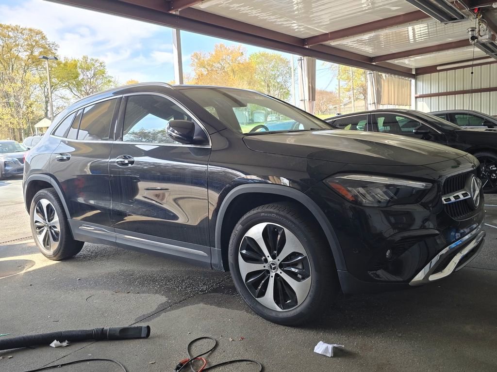 Used 2025 Mercedes-Benz GLA 250 image 1