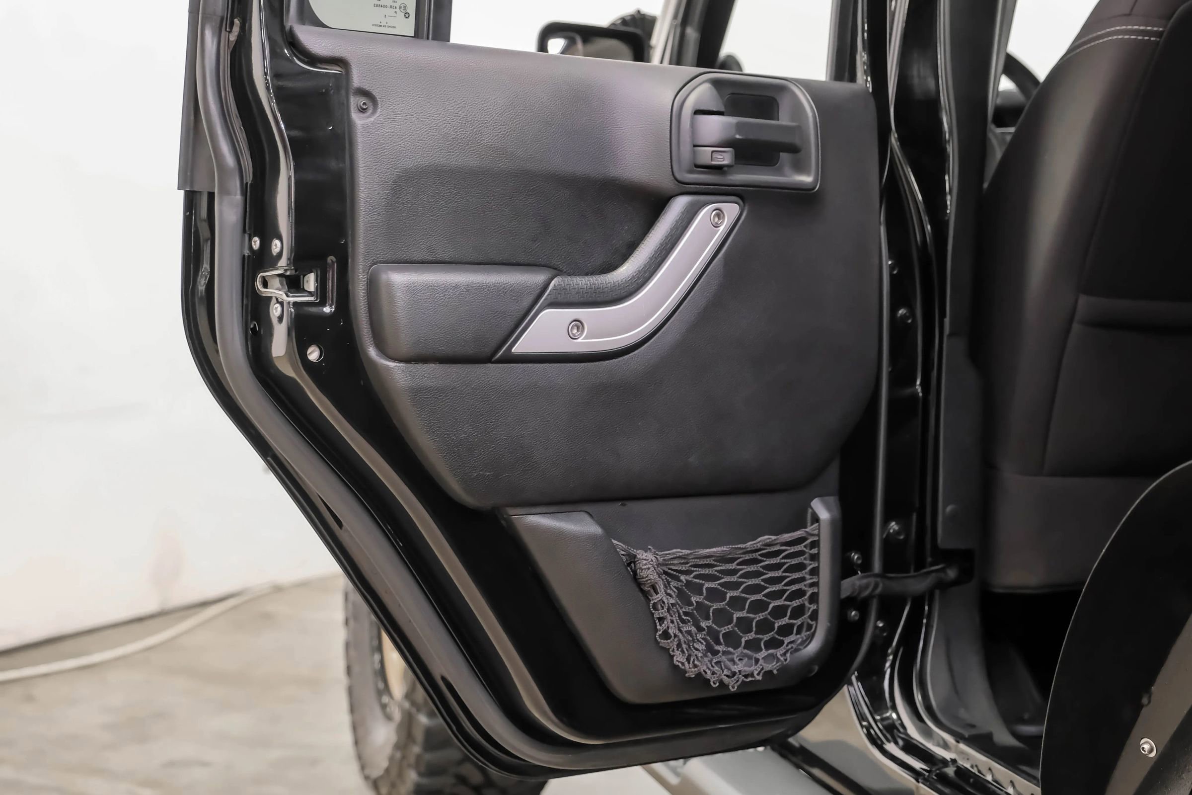 Used 2014 Jeep Wrangler Unlimited Sahara image 36